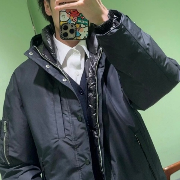 PRADA プラダ コピー フーデッド ダウンジャケット アームポケット ブラック 防風 ジップアップ ユニセックス