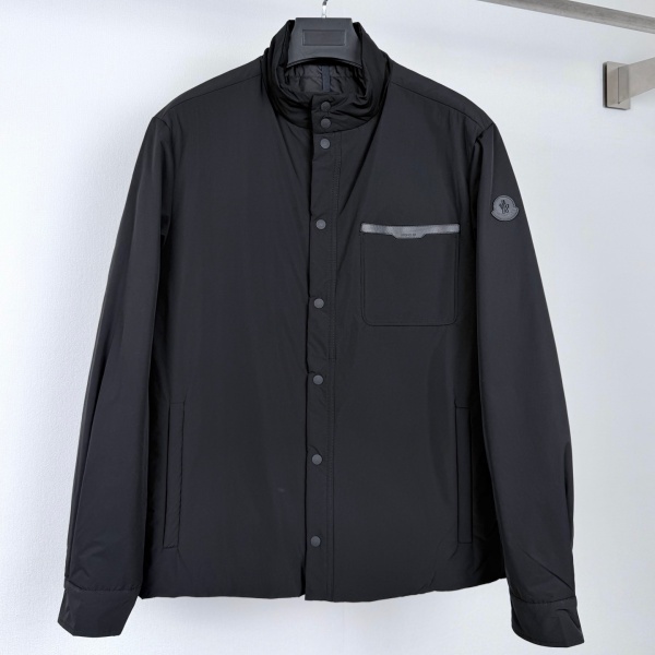 MONCLER モンクレール コピー レザーパッチポケット ダウンジャケット スタンドカラー 軽量 ホワイトグースダウン メンズ