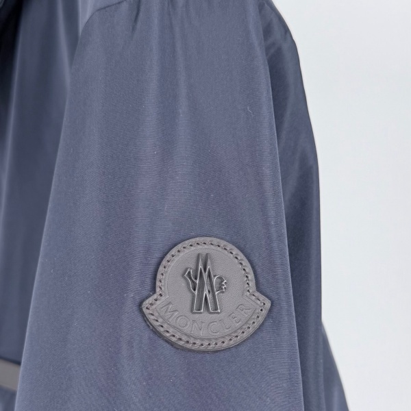 MONCLER モンクレール コピー レザーパッチポケット ダウンジャケット スタンドカラー 軽量 ホワイトグースダウン メンズ