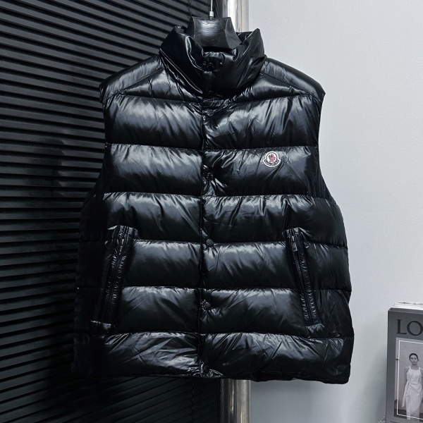 軽快レイヤード MONCLER モンクレール コピー ダウンベスト スタンドカラー ボリューム中綿 秋冬コーデ