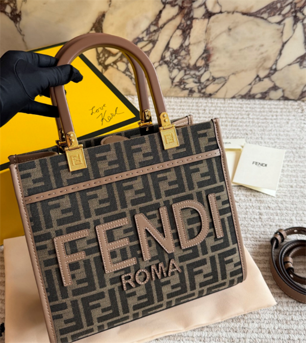 大容量Fendi tote☆ フェンディトートバッグコピーレディース 通勤 通学 おしゃれ シンプル 