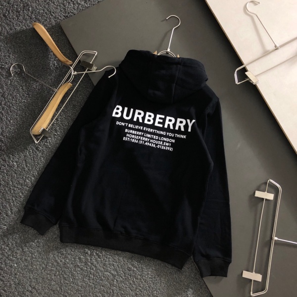 立体ロゴ バックプリント BURBERRY バーバリー コピー パーカー メンズ レディース 秋冬 長袖 ストリート カジュアル ペアルック