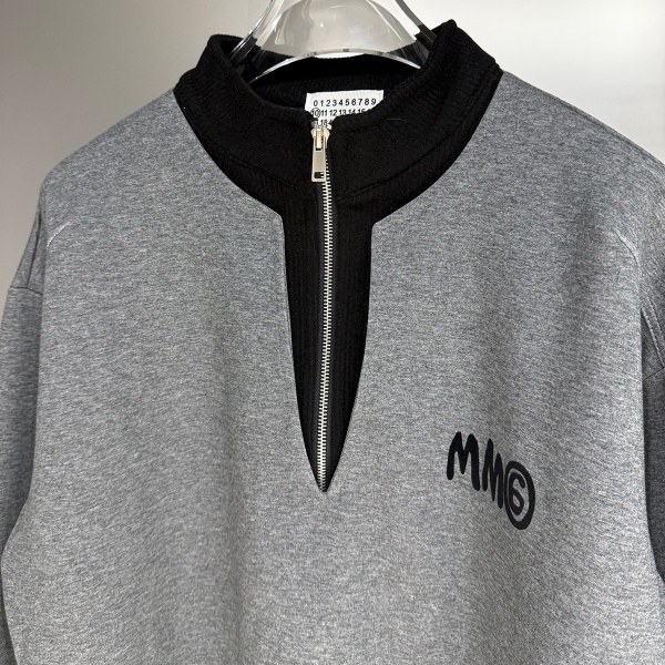 フェイクレイヤード ハーフジップ MM6 Maison Margiela エムエムシックス メゾンマルジェラ コピー スウェット 長袖 スタンドカラー オーバーサイズ 秋冬 カジュアル