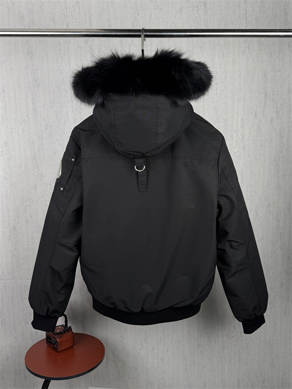 立体シルエットのフード付き Moose Knuckles ムースナックルズ コピー ダウンジャケット ショート丈 リブ裾デザイン