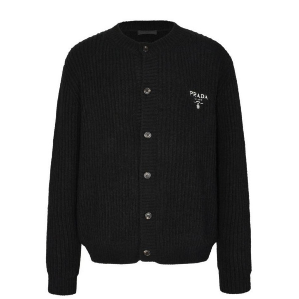 プラダ PRADA 激安 ニットカーディガン メンズ 2026秋冬新作 ウールニット クルーネック 刺繍ロゴ ボタン開閉 リブ編み 柔らかい 暖かい レギュラーフィット 長袖 セーター