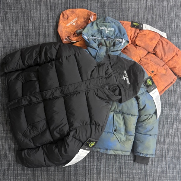 ストーンアイランド Stone Island 激安 シュプリーム Supreme コラボ