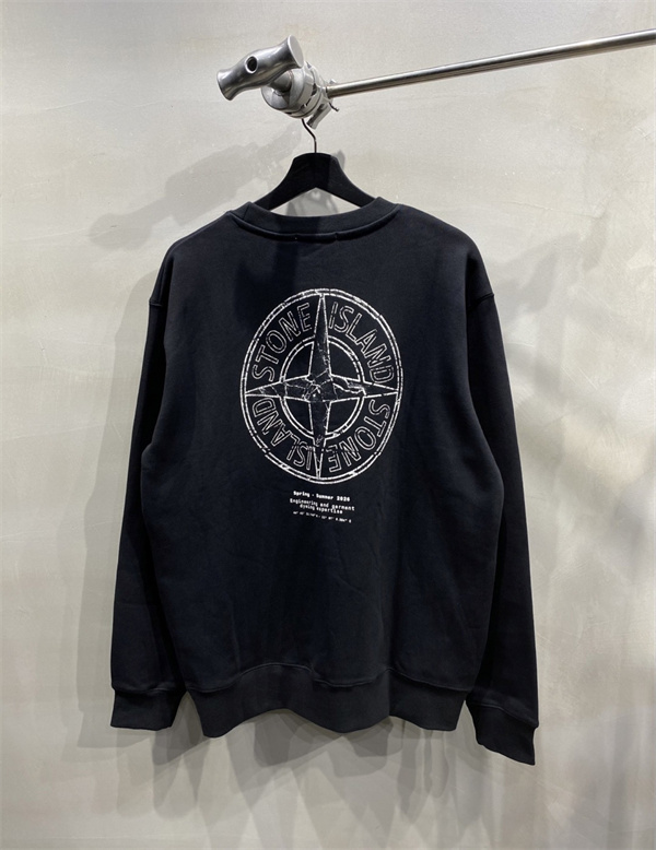 ブラックで魅せる大人ストリート STONE ISLAND ストーンアイランド コピー スウェットトレーナー 背面コンパスロゴ