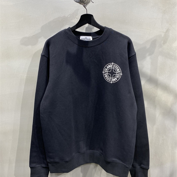 モノトーンで楽しむ休日コーデ STONE ISLAND ストーンアイランド コピー 長袖トレーナー コンパス柄バックプリント