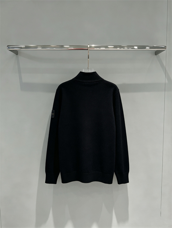 首元までおしゃれに決まる STONE ISLAND ストーンアイランド コピー ボタンニットジャケット グレー黒2色首元までおしゃれに決まる STONE ISLAND ストーンアイランド コピー ボタンニットジャケット グレー黒2色