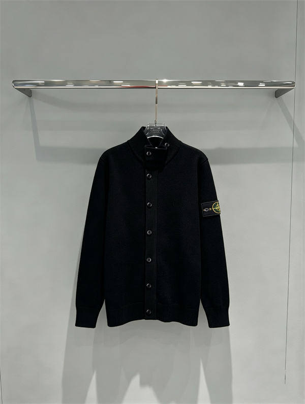 首元までおしゃれに決まる STONE ISLAND ストーンアイランド コピー ボタンニットジャケット グレー黒2色首元までおしゃれに決まる STONE ISLAND ストーンアイランド コピー ボタンニットジャケット グレー黒2色
