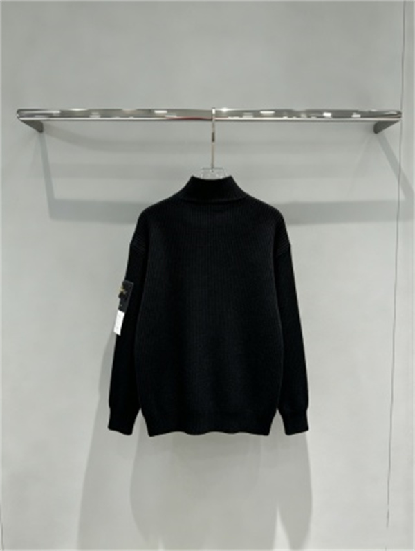 シックなモノトーンが魅力 STONE ISLAND ストーンアイランド コピー ジップアップニット 袖ワッペン付き大人カジュアル