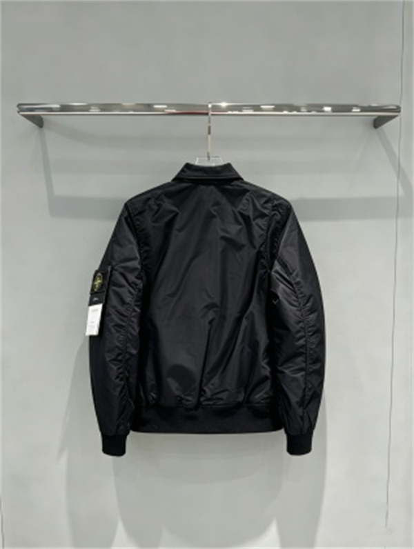 黒とチャコールで楽しむ STONE ISLAND ストーンアイランド コピー ナイロン風ジャケット 光沢素材春秋アウター