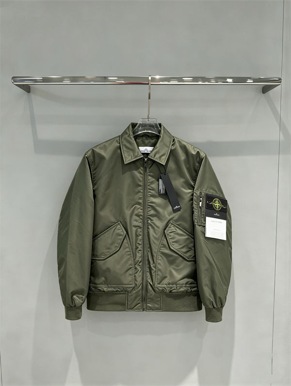 黒とチャコールで楽しむ STONE ISLAND ストーンアイランド コピー ナイロン風ジャケット 光沢素材春秋アウター