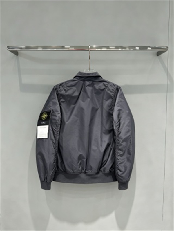 黒とチャコールで楽しむ STONE ISLAND ストーンアイランド コピー ナイロン風ジャケット 光沢素材春秋アウター