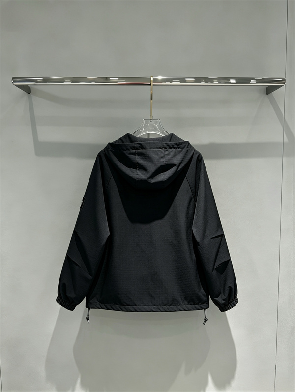 軽快な春秋スタイル STONE ISLAND ストーンアイランド コピー ナイロンパーカー グレー・ブラック2色展開