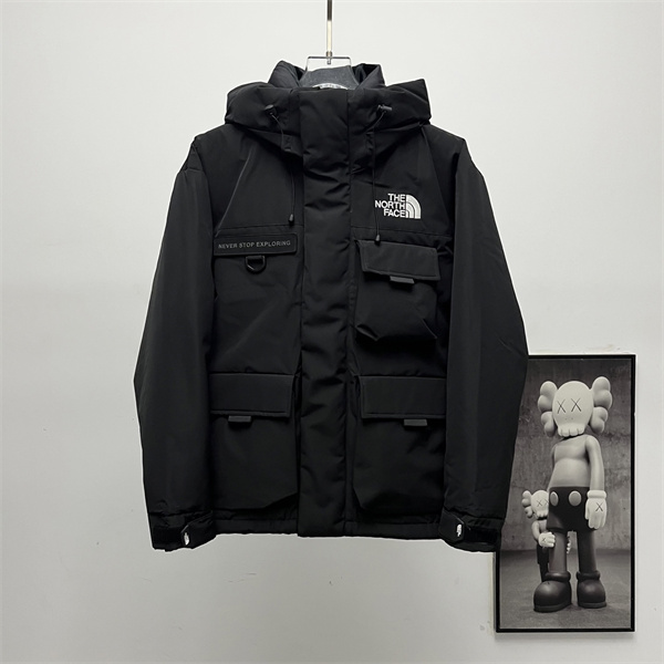 個性的なユーティリティデザイン THE NORTH FACE ザノースフェイス コピー マルチポケットダウンブルゾン 秋冬