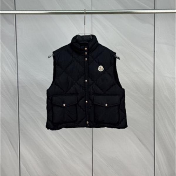 柔らかな淡色が魅力 MONCLER モンクレール コピー キルティングベスト 大きめポケット付き