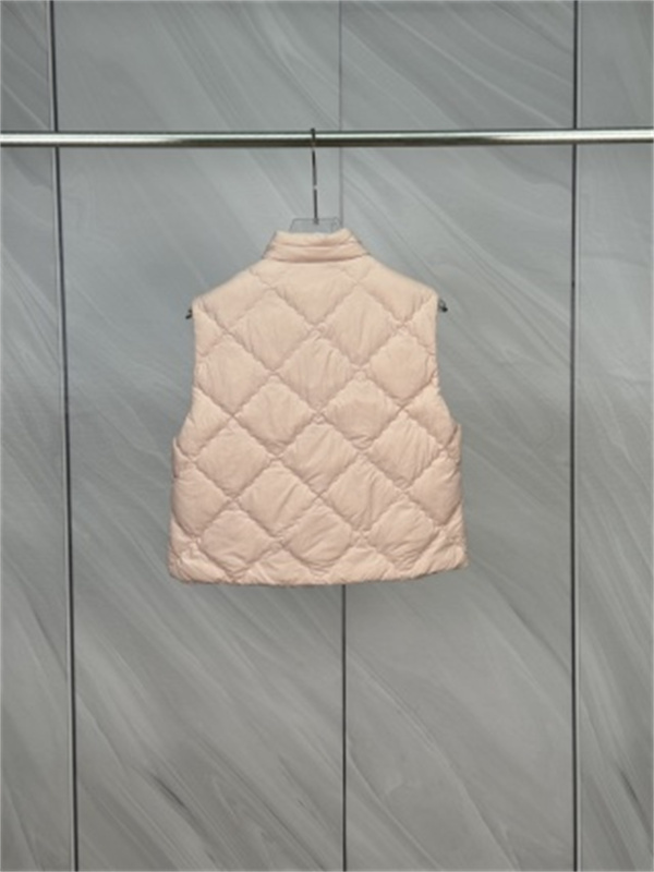 柔らかな淡色が魅力 MONCLER モンクレール コピー キルティングベスト 大きめポケット付き