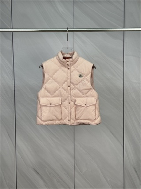 柔らかな淡色が魅力 MONCLER モンクレール コピー キルティングベスト 大きめポケット付き