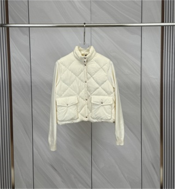 優しいピンクが映える MONCLER モンクレール コピー ニット切替ダウンブルゾン 秋冬レディース