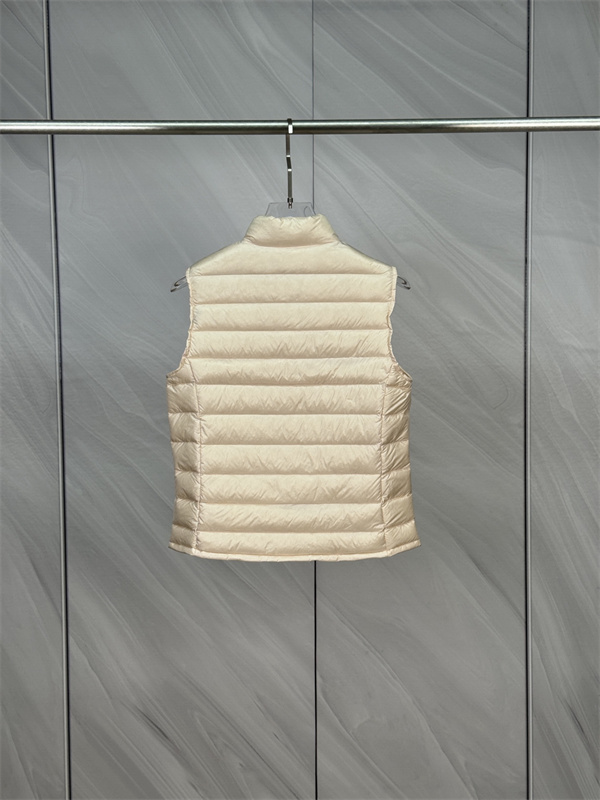 爽やかなミントとブルー MONCLER モンクレール コピー ライトダウンジレ 春秋レディース
