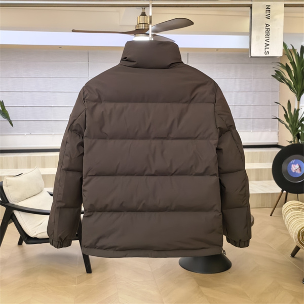 ブラウンで魅せる英国風スタイル BURBERRY バーバリー コピー リバーシブルパファージャケット チェック柄