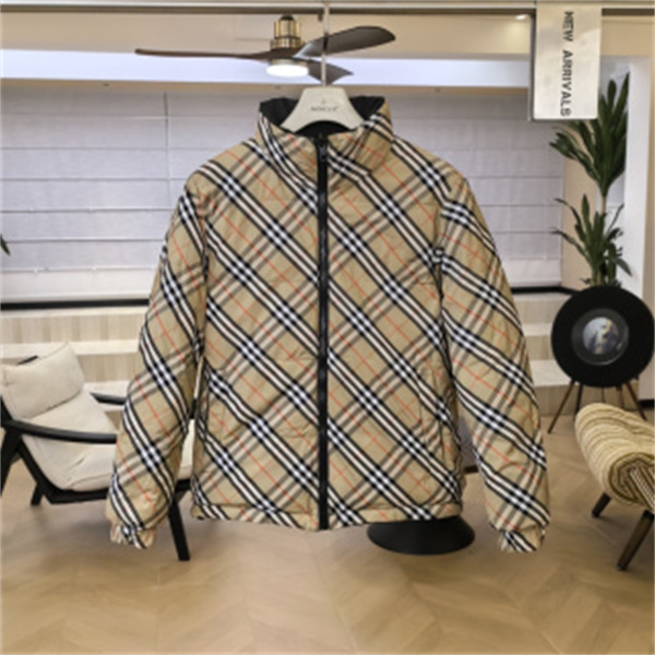 ブラウンで魅せる英国風スタイル BURBERRY バーバリー コピー リバーシブルパファージャケット チェック柄