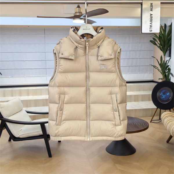シックなブラック BURBERRY バーバリー コピー パファーベスト 胸元ロゴ付き秋冬ストリート