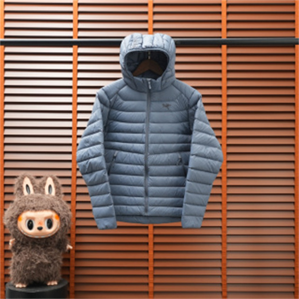 星空パープルが映える ARC'TERYX アークテリクス コピー フード付きダウンブルゾン 細幅キルティング
