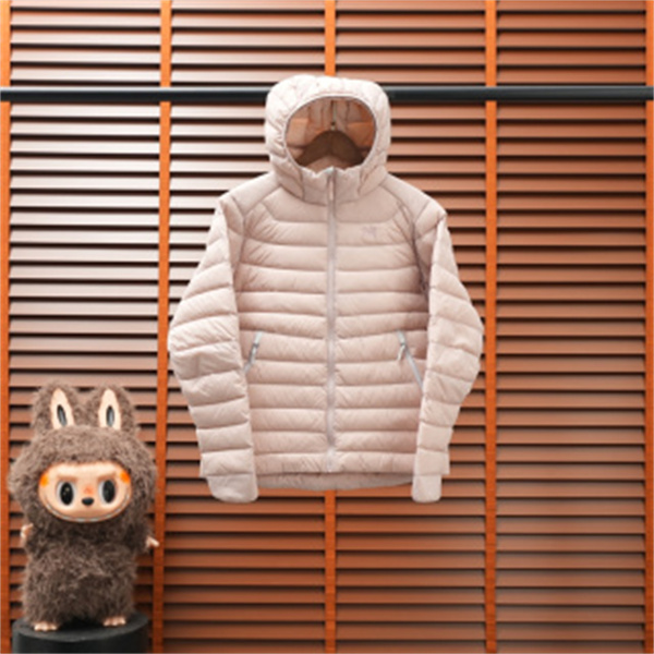 星空パープルが映える ARC'TERYX アークテリクス コピー フード付きダウンブルゾン 細幅キルティング