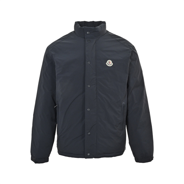 シンプルなネイビー MONCLER モンクレール コピー スタンドカラージャケット 胸ロゴ付き秋冬アウター