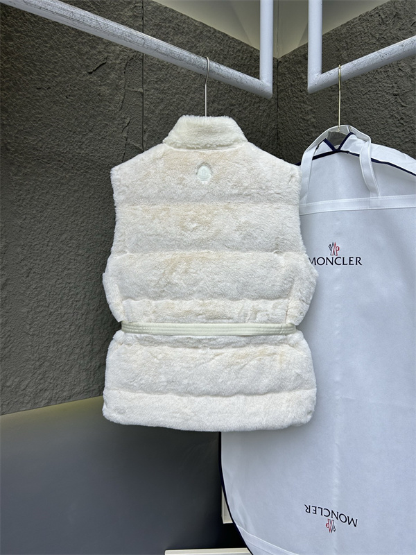 ふんわりボア素材 MONCLER モンクレール コピー ファーベスト アイボリーウエストリボン付き