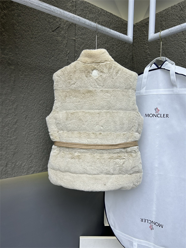 ふんわりボア素材 MONCLER モンクレール コピー ファーベスト アイボリーウエストリボン付き