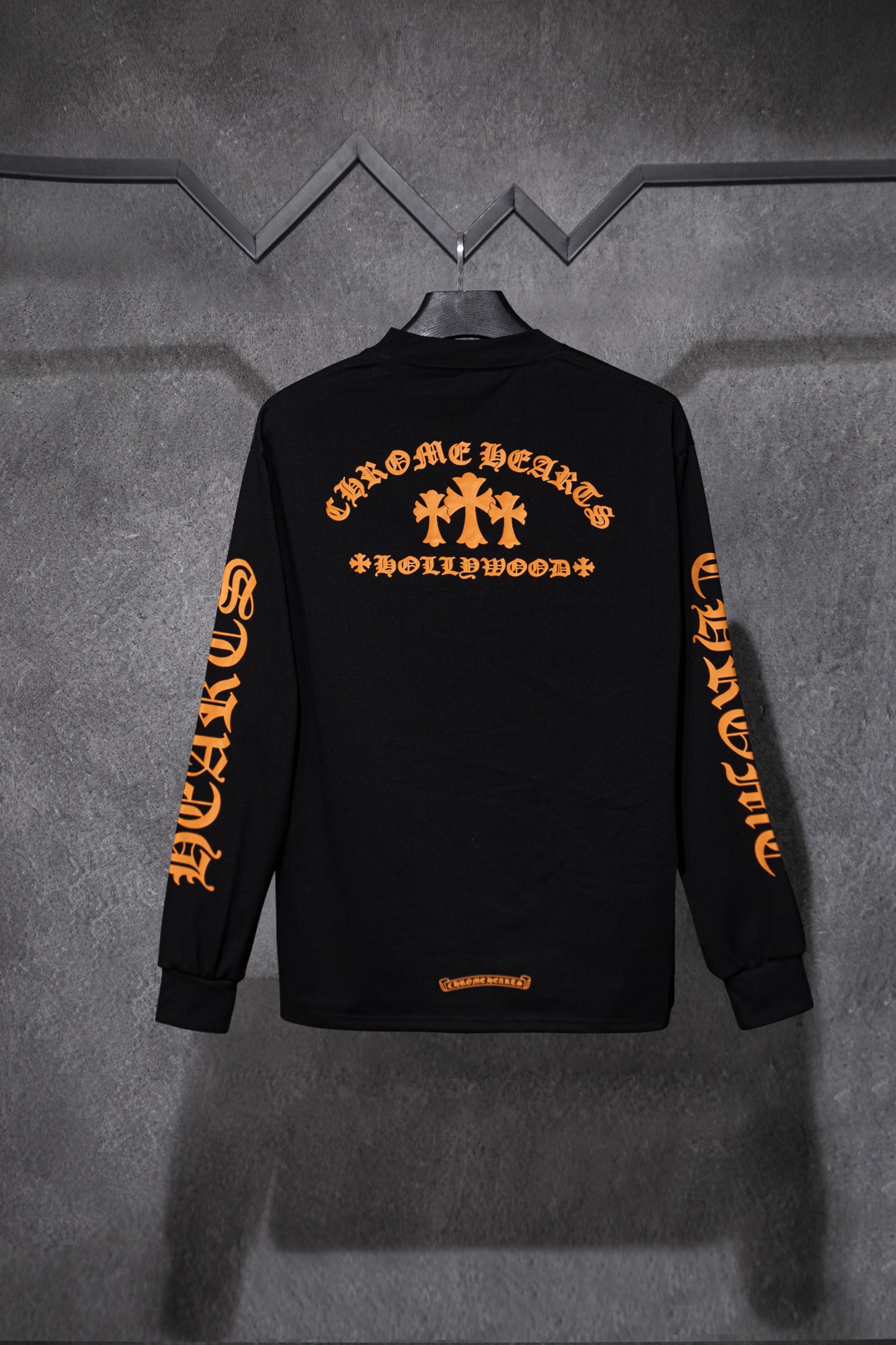 オレンジロゴが映える CHROME HEARTS クロムハーツ コピー 長袖Tシャツ ブラック・ホワイト