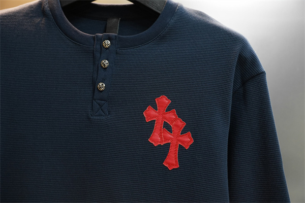 レッドクロスが映える CHROME HEARTS クロムハーツ コピー 長袖Tシャツ ブラックヘンリーネック