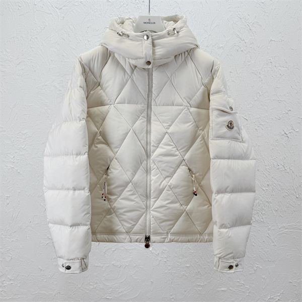 保温性を高める MONCLER　高品質モンクレールダウンジャケット コピー 激安(日本最大級)