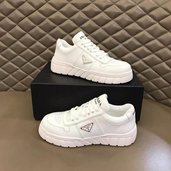 厚底 三角ロゴ ローカット PRADA プラダ コピー スニーカー メンズカジュアル
