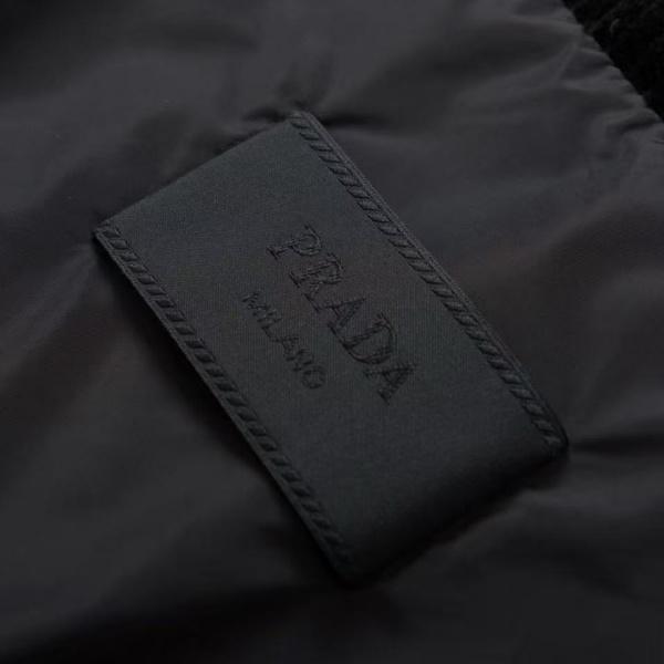PRADA プラダ コピー コーデュロイ ダウンベスト スタンドカラー トライアングルロゴ ブラック ユニセックス