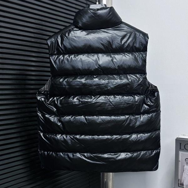 軽快レイヤード MONCLER モンクレール コピー ダウンベスト スタンドカラー ボリューム中綿 秋冬コーデ