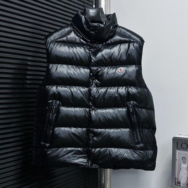 軽快レイヤード MONCLER モンクレール コピー ダウンベスト スタンドカラー ボリューム中綿 秋冬コーデ