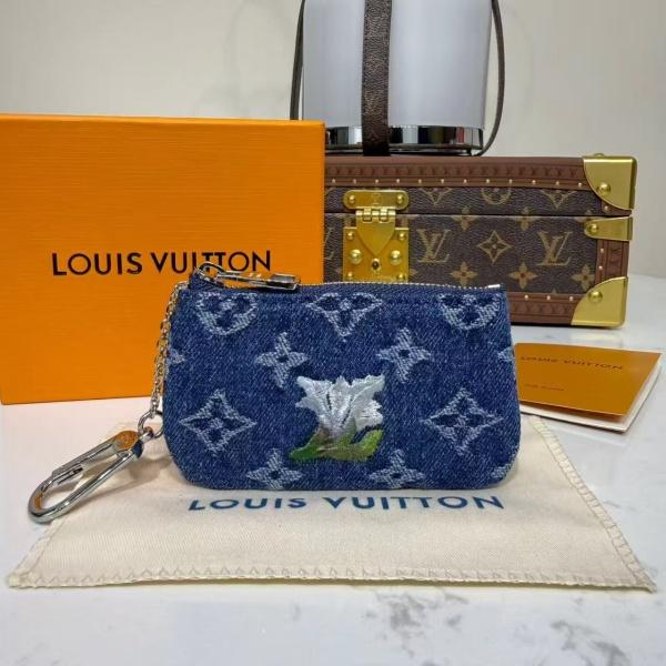 モノグラム デニム フラワー刺繍 LOUIS VUITTON ルイヴィトン コピー キーポーチ N級品 コインケース ミニポーチ ファスナー付き カラビナ 小物入れ