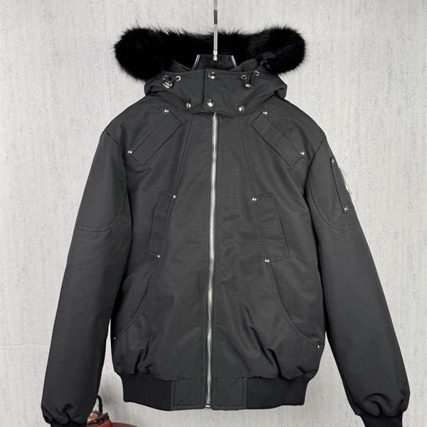 立体シルエットのフード付き Moose Knuckles ムースナックルズ コピー ダウンジャケット ショート丈 リブ裾デザイン