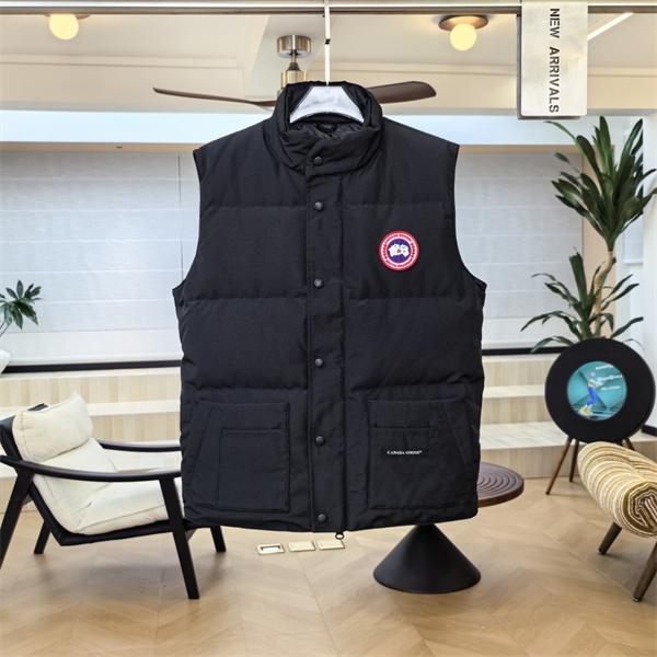 秋冬のシティカジュアルスタイル Canada Goose カナダグース コピー ダウンベスト 大型フロントポケット ミニマルデザイン