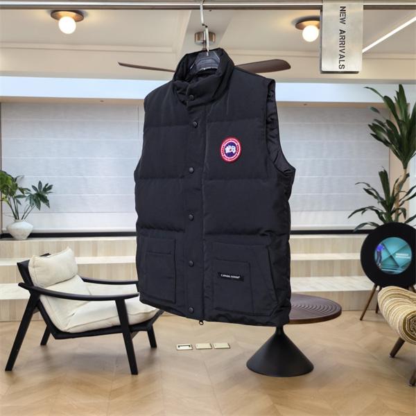 秋冬のシティカジュアルスタイル Canada Goose カナダグース コピー ダウンベスト 大型フロントポケット ミニマルデザイン