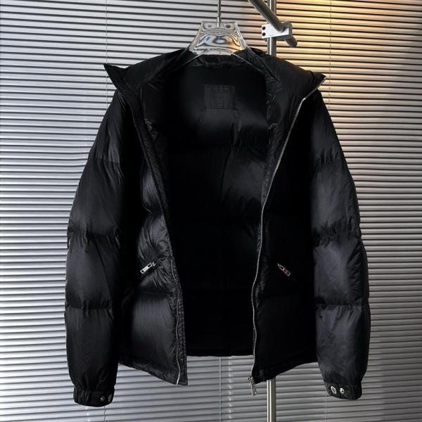 プラダ PRADA 激安 ダウンジャケット メンズ 立ち襟 三角ロゴ 90％ホワイトダックダウン 290g充填 厚手 防寒 防風 撥水 軽量 フルジップ 秋冬新作 アウター ブラック