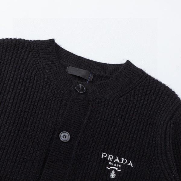 プラダ PRADA 激安 ニットカーディガン メンズ 2026秋冬新作 ウールニット クルーネック 刺繍ロゴ ボタン開閉 リブ編み 柔らかい 暖かい レギュラーフィット 長袖 セーター