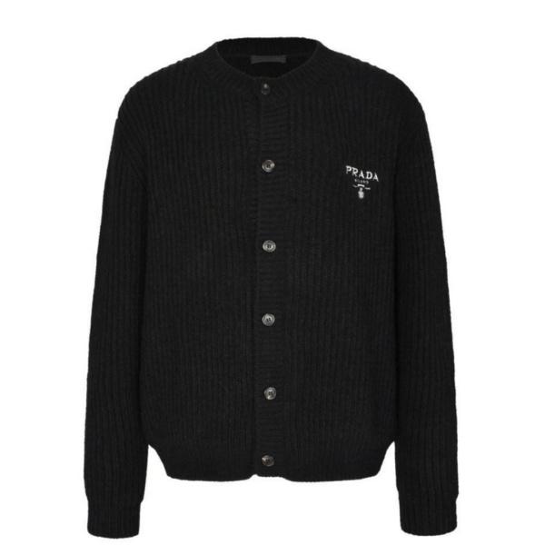 プラダ PRADA 激安 ニットカーディガン メンズ 2026秋冬新作 ウールニット クルーネック 刺繍ロゴ ボタン開閉 リブ編み 柔らかい 暖かい レギュラーフィット 長袖 セーター
