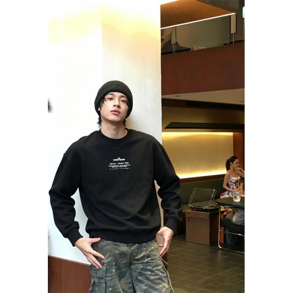 ブラックで魅せる大人ストリート STONE ISLAND ストーンアイランド コピー スウェットトレーナー 背面コンパスロゴ