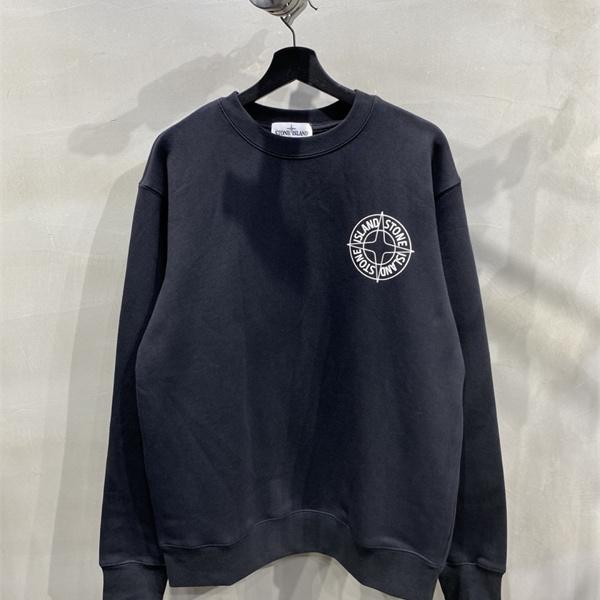 モノトーンで楽しむ休日コーデ STONE ISLAND ストーンアイランド コピー 長袖トレーナー コンパス柄バックプリント