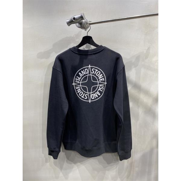 モノトーンで楽しむ休日コーデ STONE ISLAND ストーンアイランド コピー 長袖トレーナー コンパス柄バックプリント